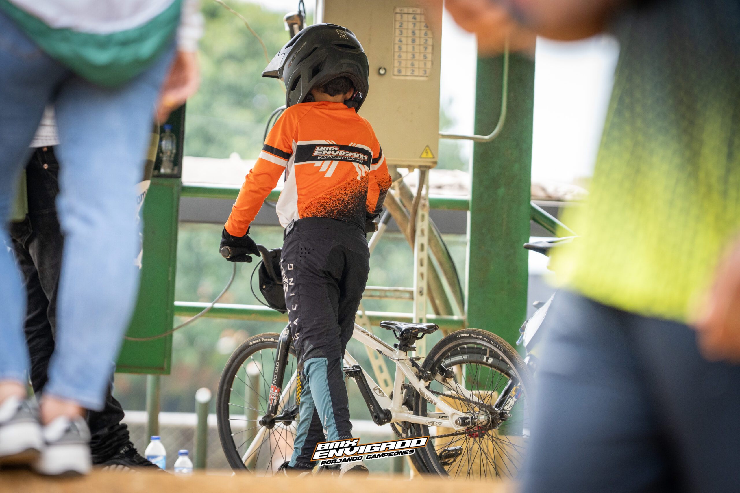 Fin de semana naranja: 27 podios podios a la vitrina de BMX Envigado
